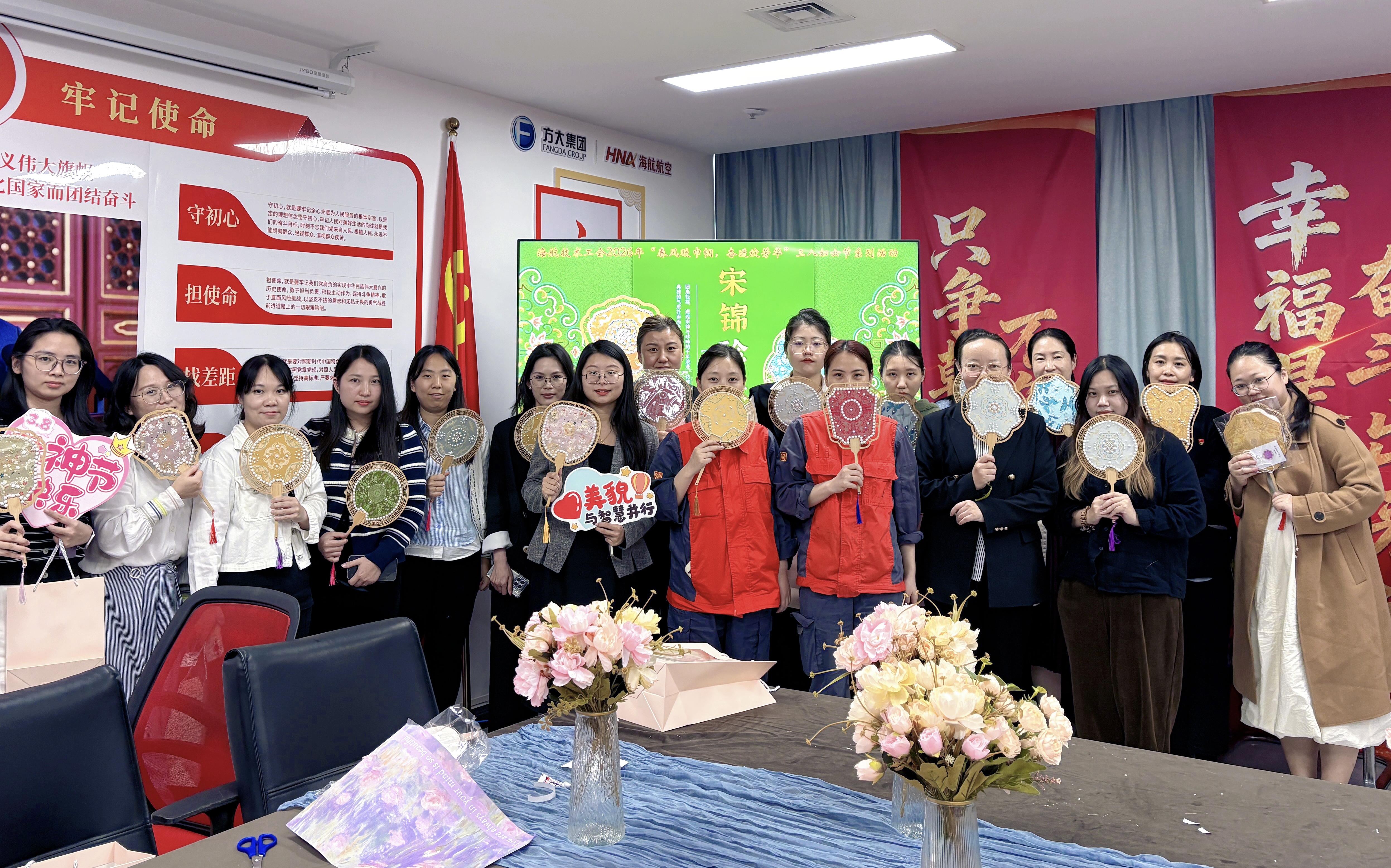 春风暖巾帼 奋进绽芳华|新海航海航技术开展“三八”妇女节关爱活动