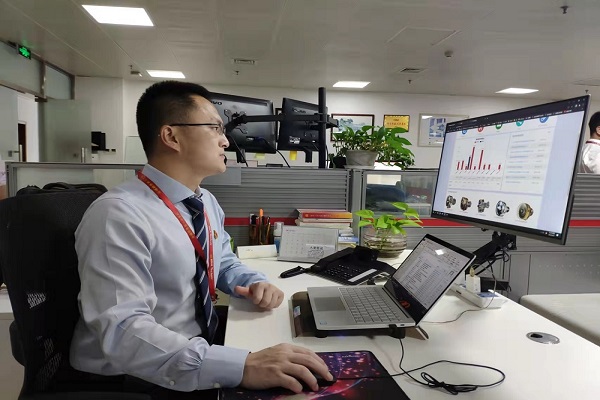 海航技术郭雄伟：飞机“心脏”的医生，专家队伍的楷模